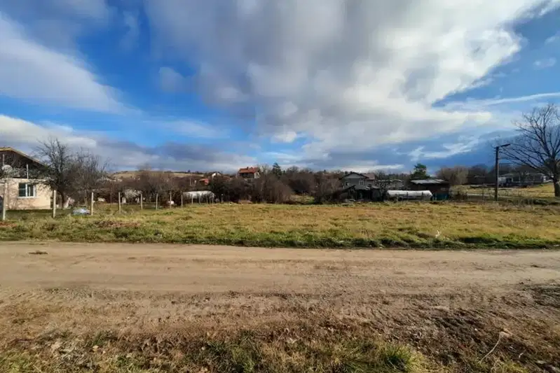 Plot in Oblast Pernik, Velkovci