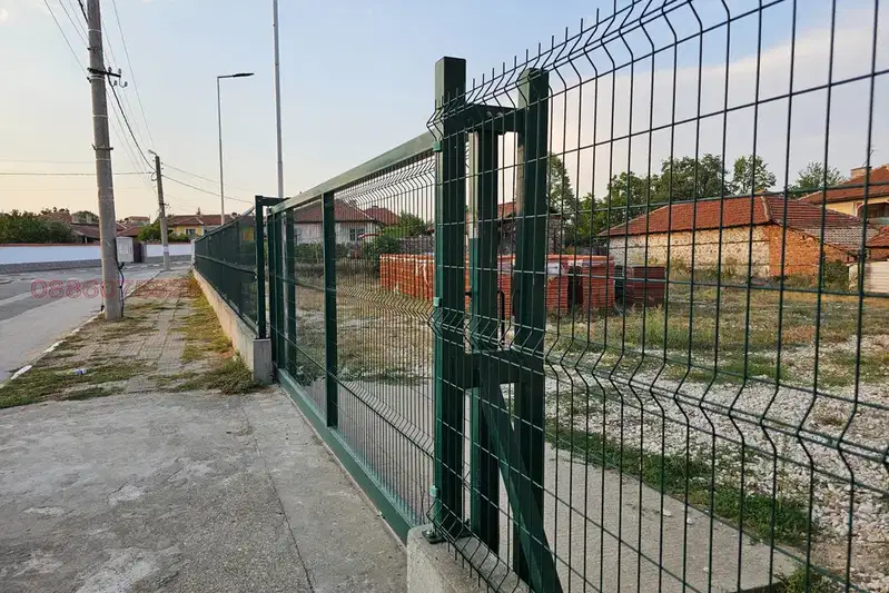 Plot in Plovdiv, Iskra