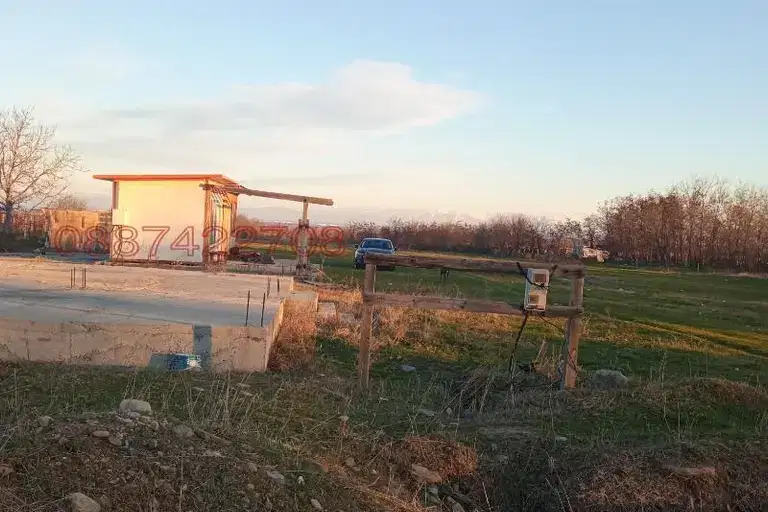 Plot in Plovdiv, Pyrvenec