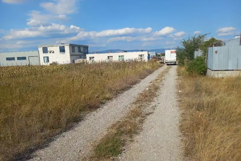 Парцел в София, Божурище