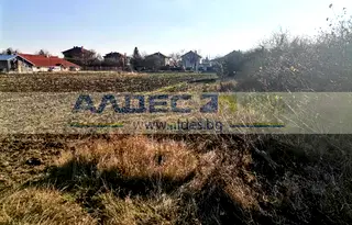 Парцел в София, Елин Пелин