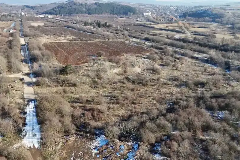 Парцел в София, Елин Пелин