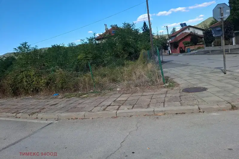 Парцел в София, Правец