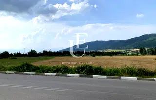 Парцел в София, Правец