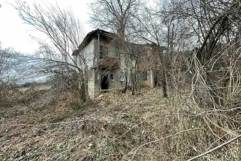 Парцел в София, Правец