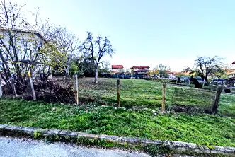 Парцел в София, Правец