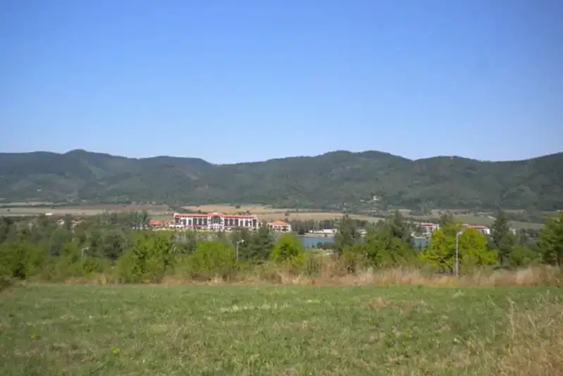 Парцел в София, Правец