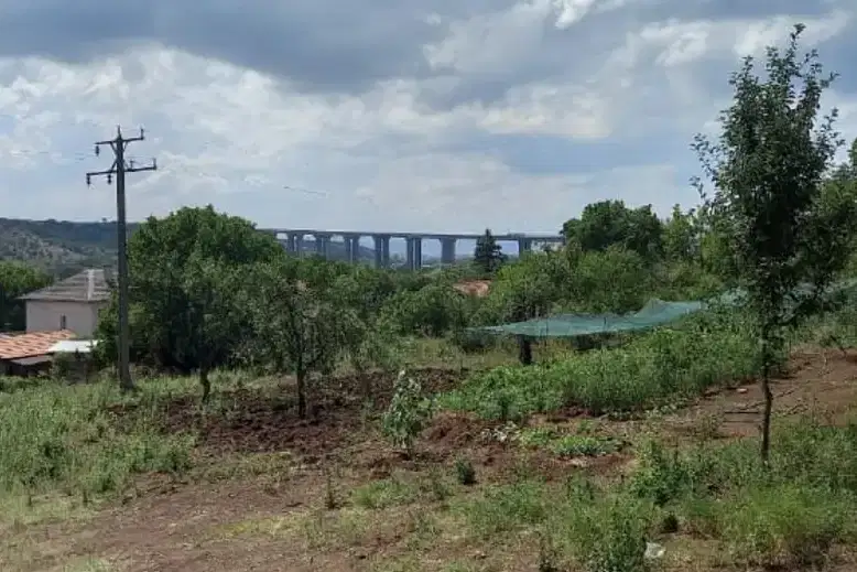 Plot in област София, Eleshnica