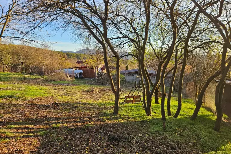 Plot in област София, Saranci