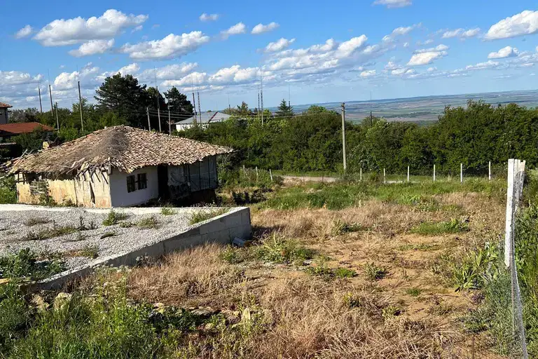 Plot in Tyrgovishte, Momino