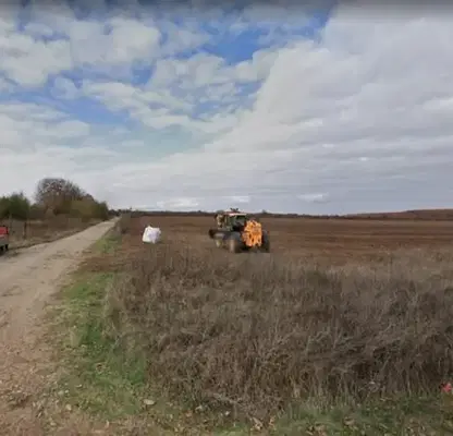 Снимка 3 — Парцел в Търговище, с. Певец