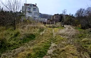 Парцел във Варна, Бяла