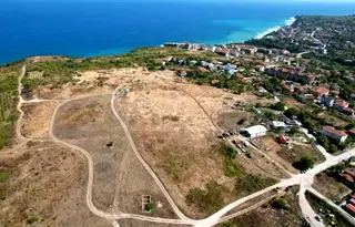 Парцел във Варна, Бяла