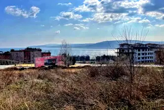 Парцел във Варна, Бяла