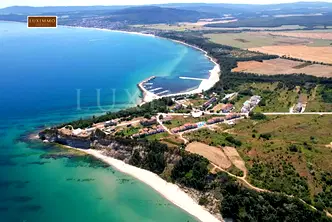 Парцел във Варна, Бяла