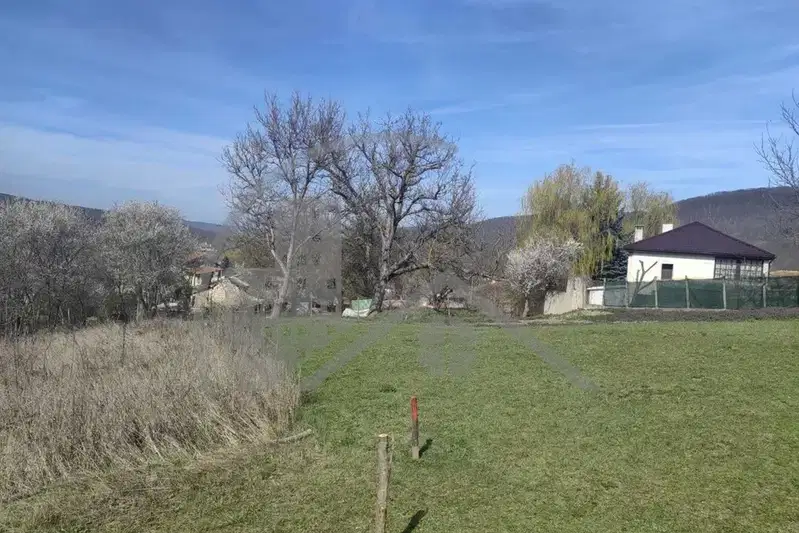 Парцел във Варна, с. Долище