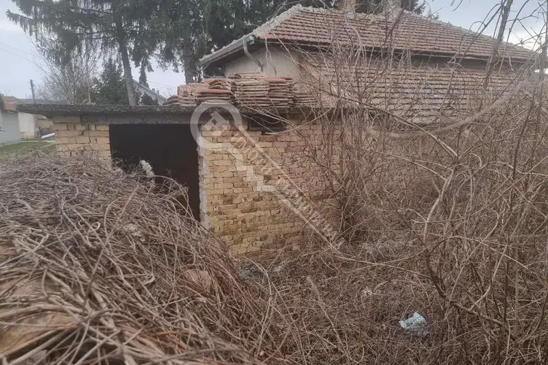 Парцел във Велико Търново, Бяла черква