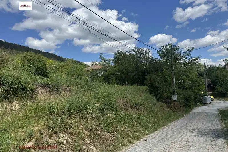 Парцел във Велико Търново, Дебелец
