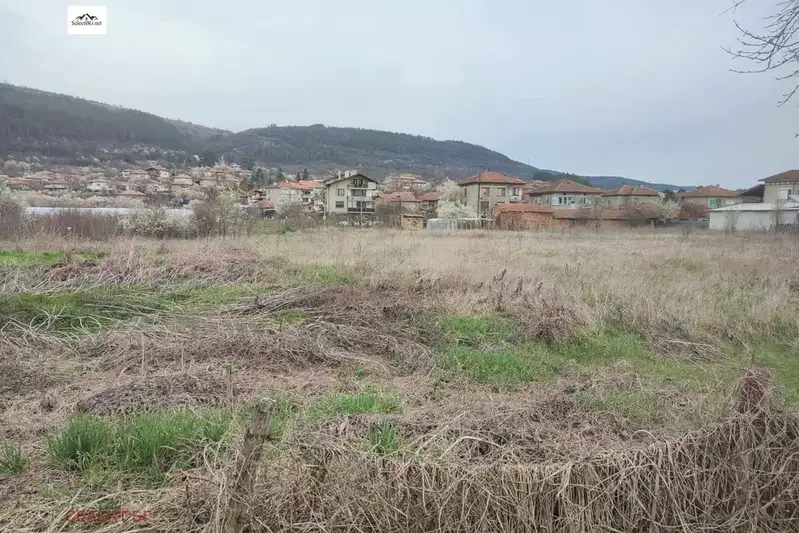 Парцел във Велико Търново, Дебелец