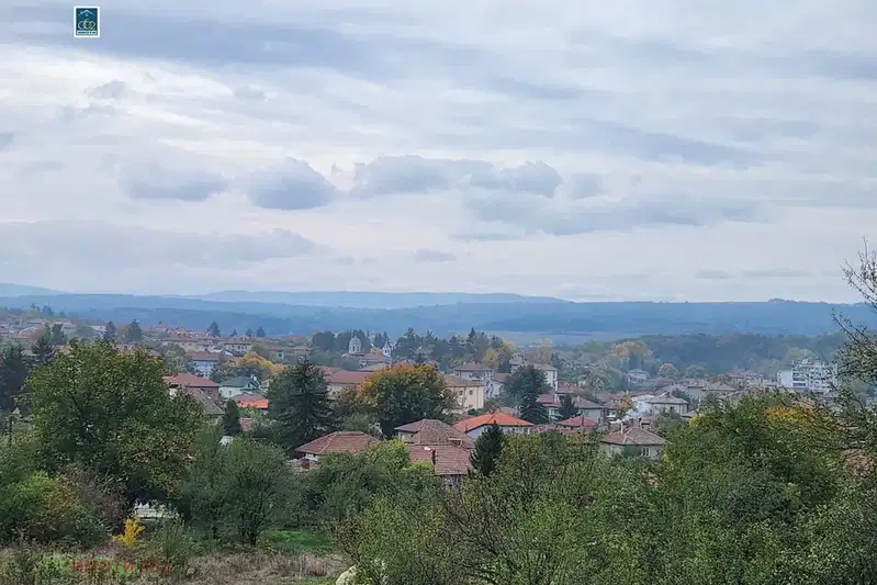 Парцел във Велико Търново, Дебелец