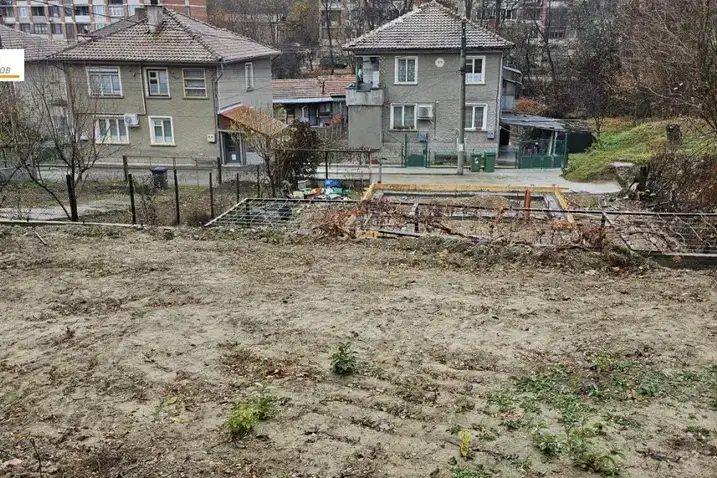 Парцел във Велико Търново, Елена