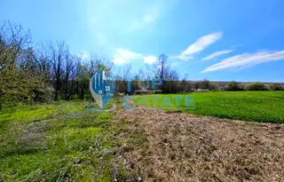 Парцел във Велико Търново, с. Хотница