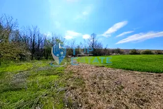 Парцел във Велико Търново, с. Хотница