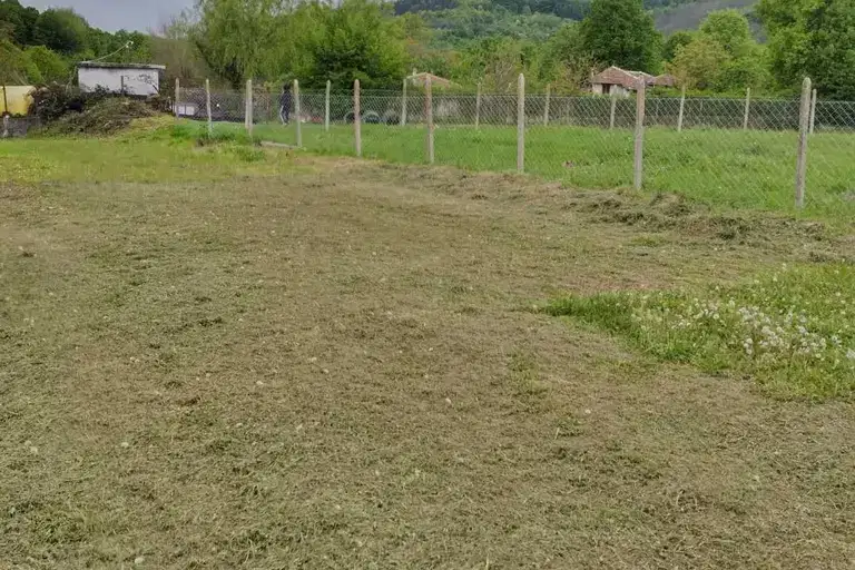 Парцел във Велико Търново, с. Лазарци