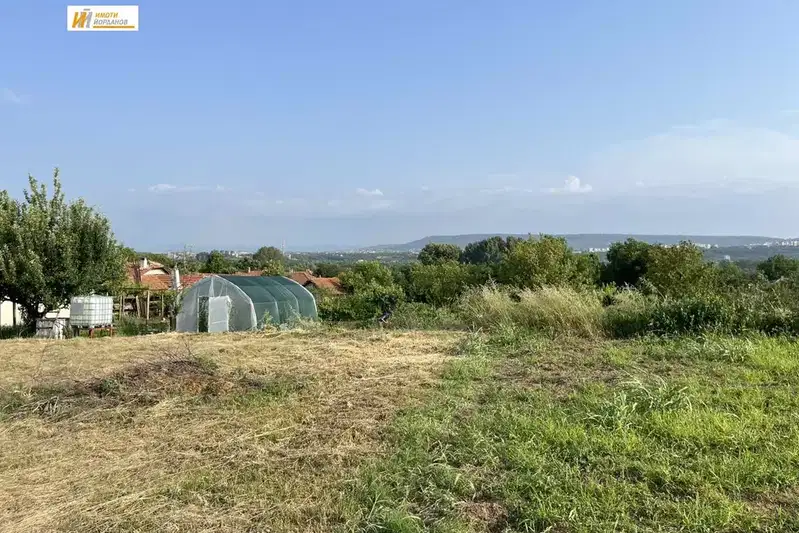 Парцел във Велико Търново, с. Правда