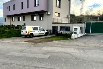 Промишлена сграда в м-т Детски
