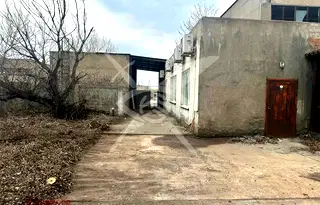 Промишлена сграда в Асеновско шосе