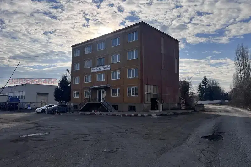 Industrial Building in Yana