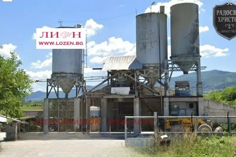 Промишлена сграда в с. Лозен