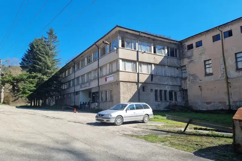 Промишлена сграда във Велико Търново, Асенов