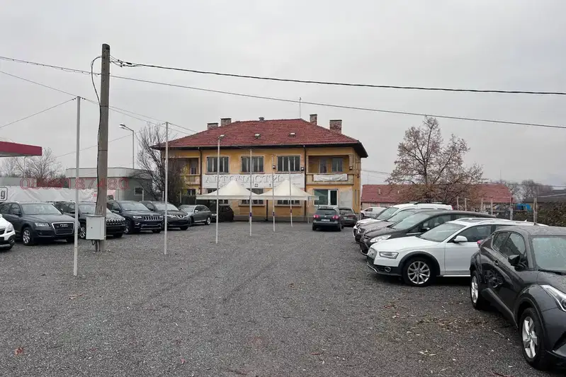 Промишлена сграда в Кюстендил, Бял камък