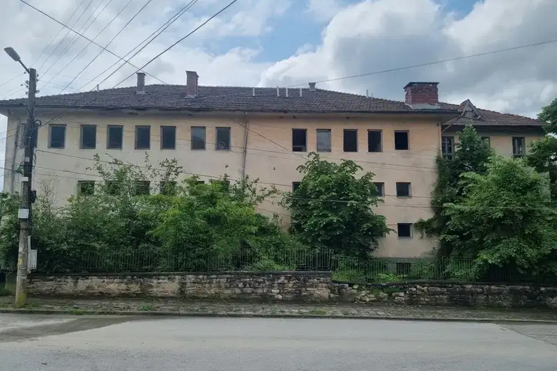 Промишлена сграда във Велико Търново, Център