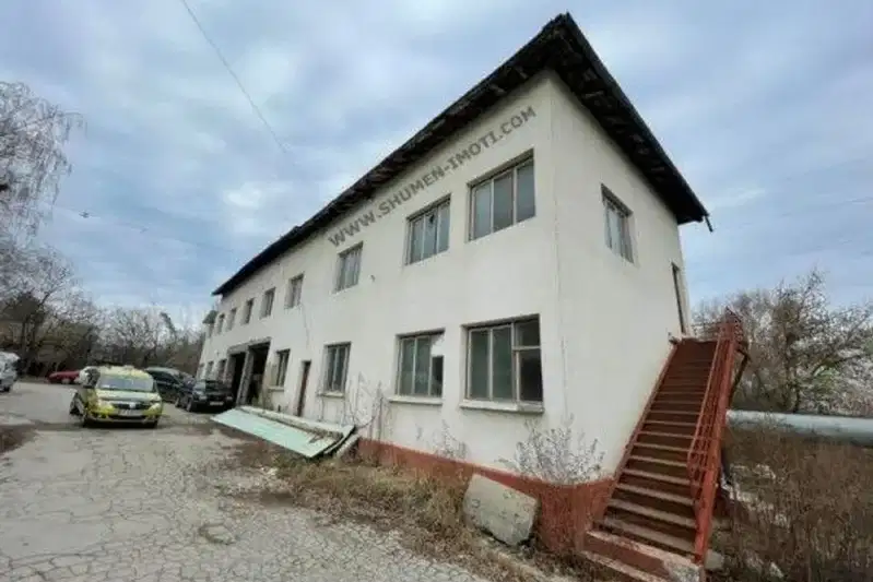Industrial Building in Shumen, Centyr