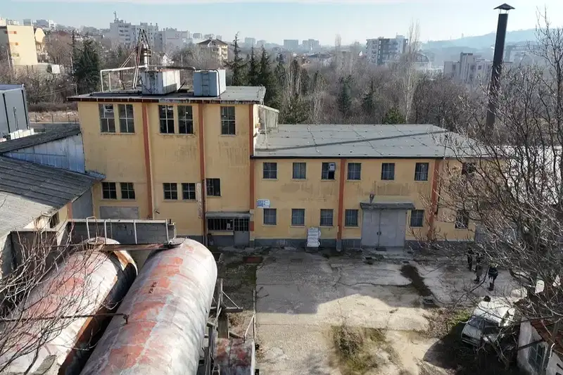 Промишлена сграда във Велико Търново, Център
