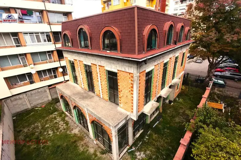 Промишлена сграда в Перник, Център