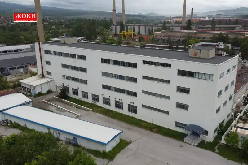Промишлена сграда в Перник, Изток