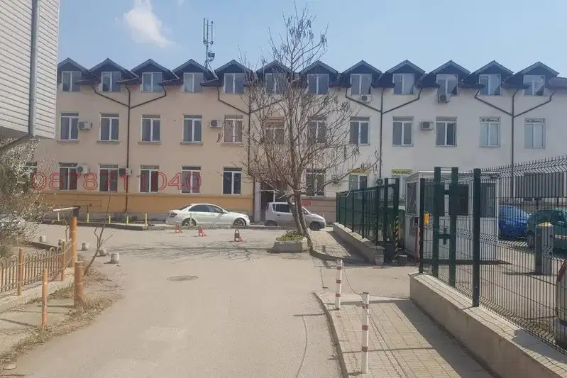 Промишлена сграда в София, Летище София