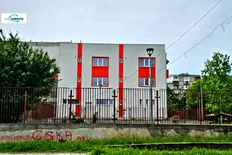 Промишлена сграда в Ловеч, Младост