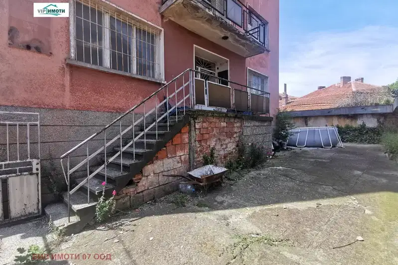 Industrial Building in Lovech, Mladost