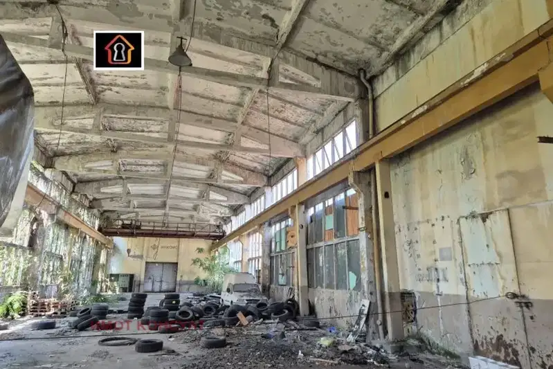 Industrial Building in Vraca, Promishlena Zona