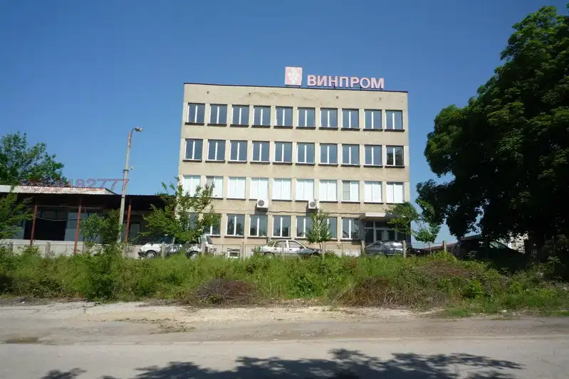 Industrial Building in Раз, Промишлена зона - Запад