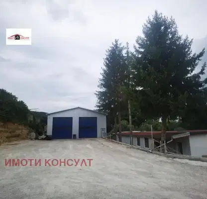 Снимка 5 — Промишлена сграда във Велико Търново, Промишлена зона - Запад