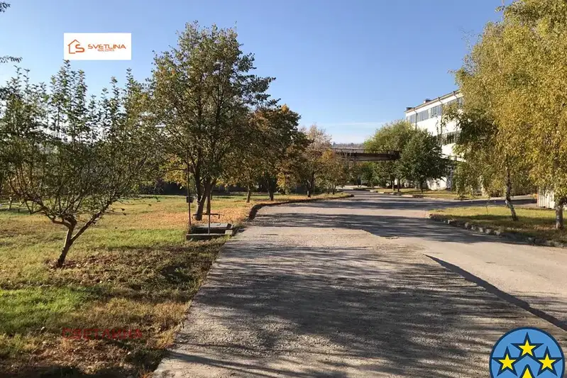 Industrial Building in Раз, Промишлена зона - Запад