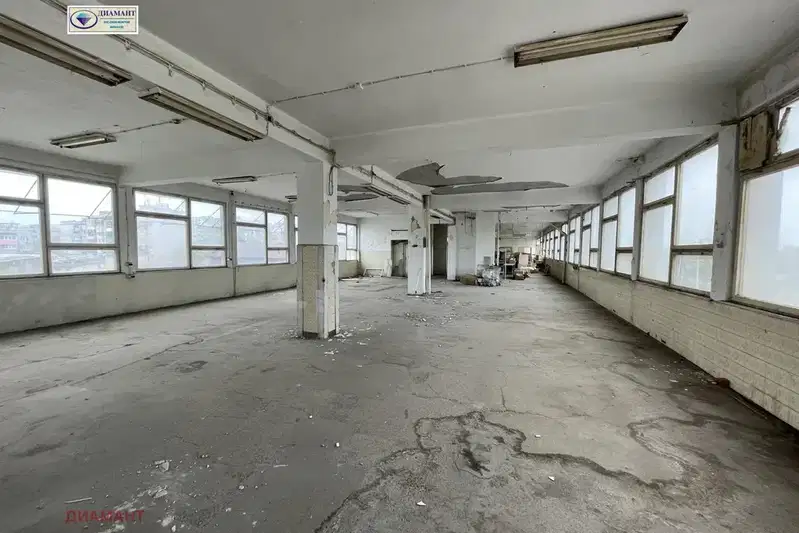 Industrial Building in Ruse, Rodina 1