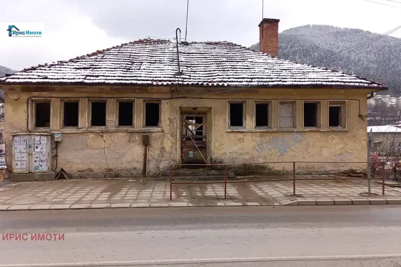 Промишлена сграда в Смолян, Устово