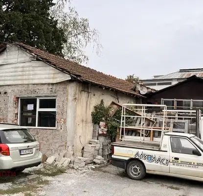 Снимка 2 — Промишлена сграда в Пазарджик, Запад